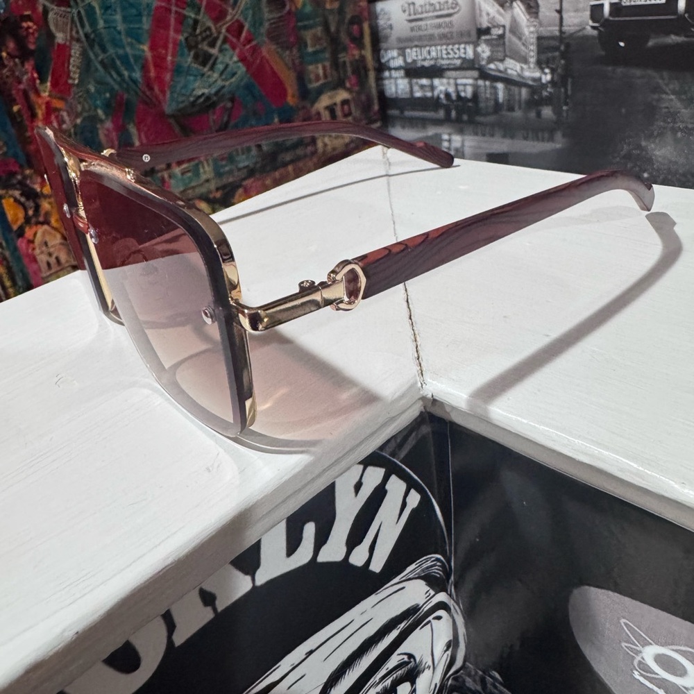 Stylish Square Sunglasses with Gradient Lenses - Picture 2 of 5